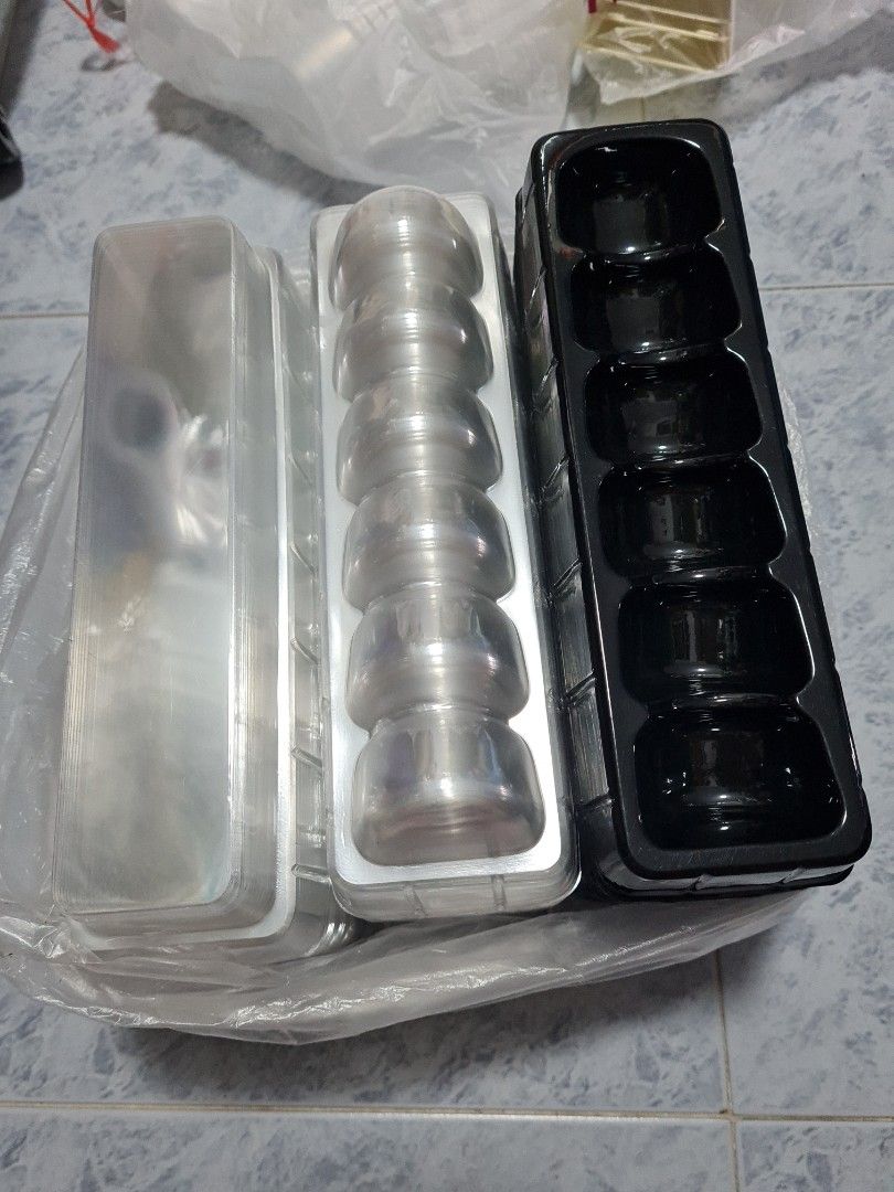 Macaron boxes (Category: Everything Else) located in Singapore. Submitted by cheryltmp (Listing ID 1357255843, Image 1). Description: ●A stack of no less than 50 unused macaron boxes. ●Self collect from Tampines 520271.