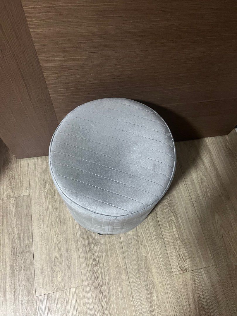 Make up table Stool (Category: Chairs) located in Singapore. Submitted by kitty1994 (Listing ID 1357253657, Image 2). Description: Make up table stool .