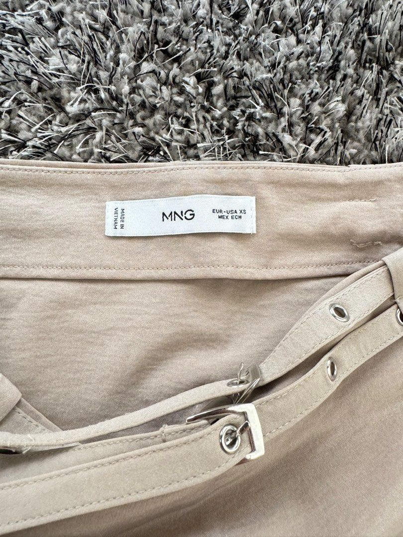 Mango Double-belt Mini Skirt XS (Category: Skirts) located in Angeles City. Submitted by declutter.rt (Listing ID 1357305195, Image 2). Description: Used only twice bought for 1995 pesos.