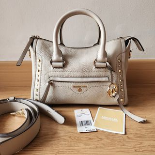 (Kategori: ) berada di . Dikirim oleh sisheila_prelovedstore (ID iklan 1357228234, Gambar 1). Deskripsi: .