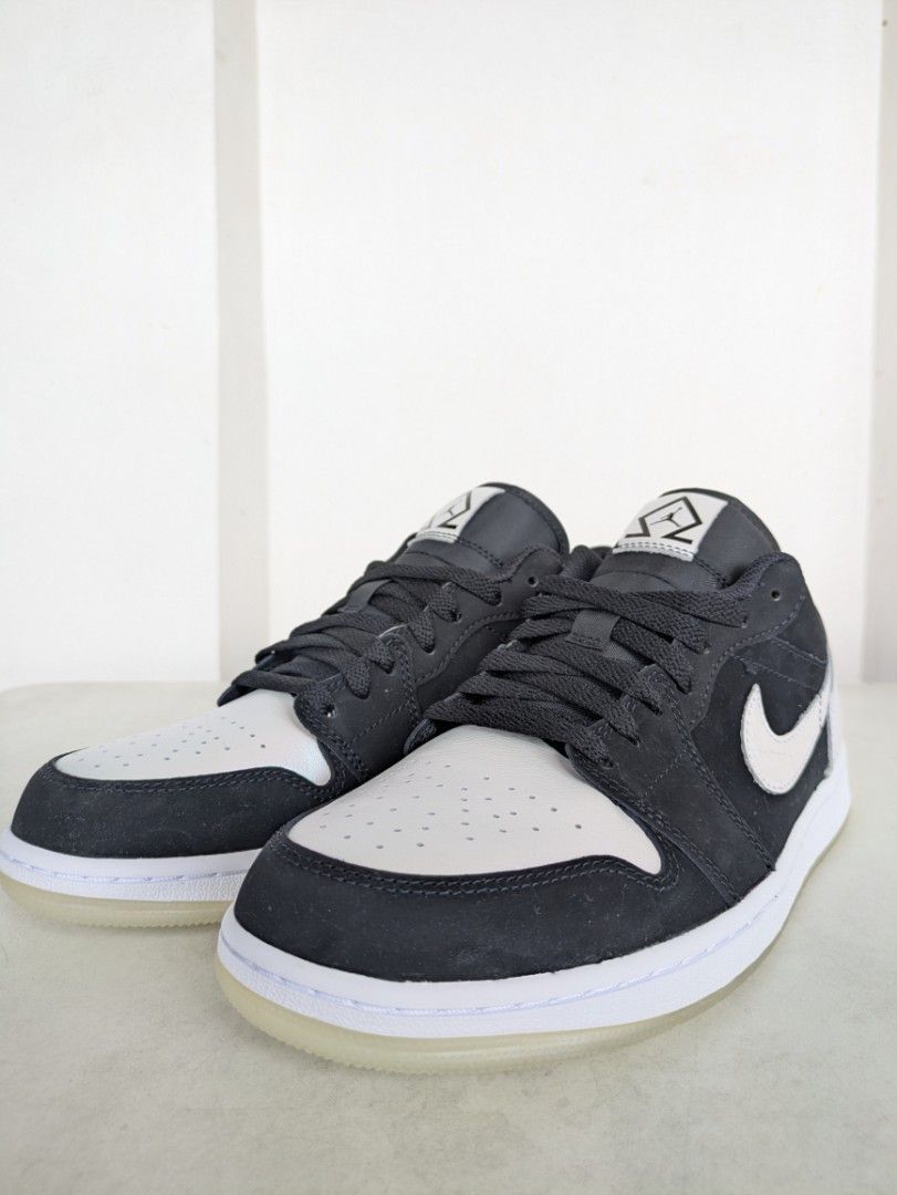 Nike Air Jordan 1 Low SE (Category: Sneakers) located in Makati City. Submitted by _mandalafinds (Listing ID 1357247771, Image 3). Description: Nike Air Jordan 1 Low SE Black.