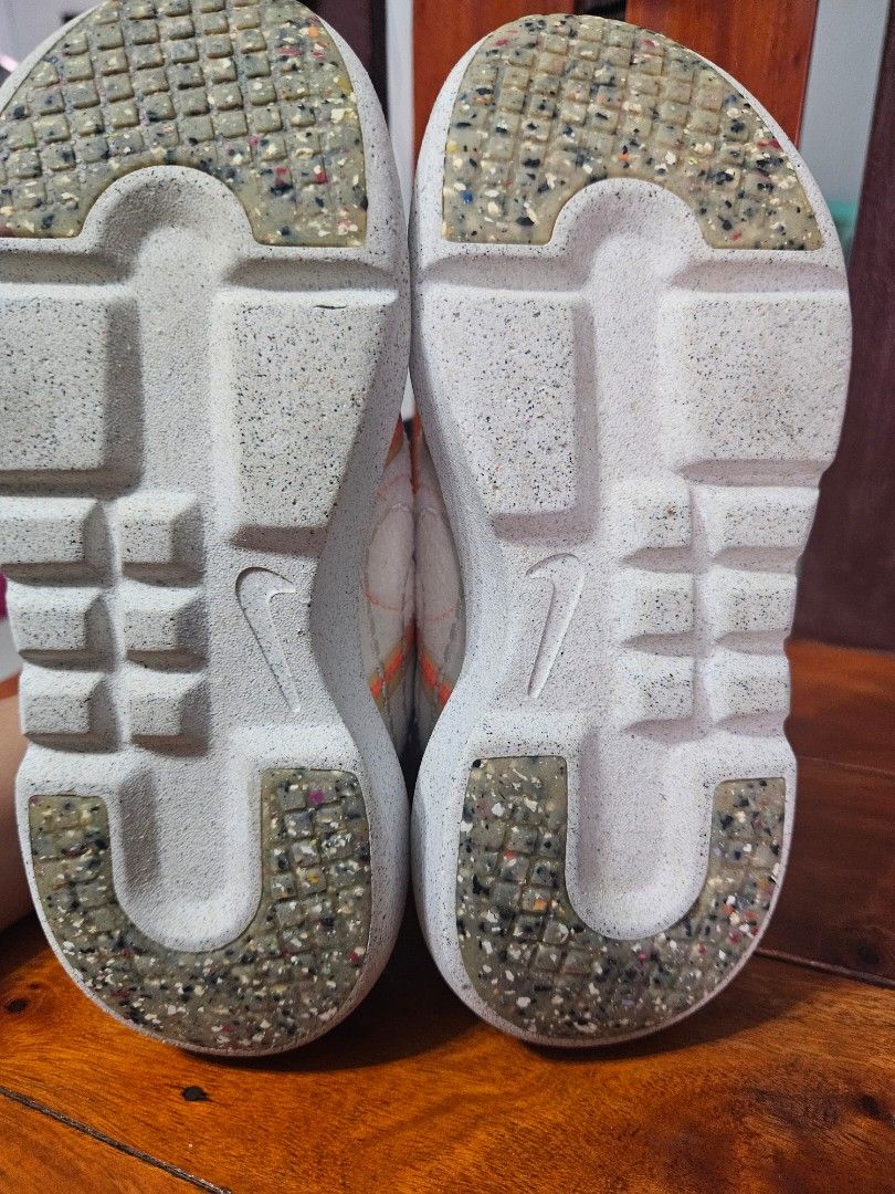 Nike shoes (Category: Babies & Kids Fashion) located in General Mariano Alvarez. Submitted by eiprilfa (Listing ID 1357243864, Image 2). Description: original. wala yung apakan sa loob..