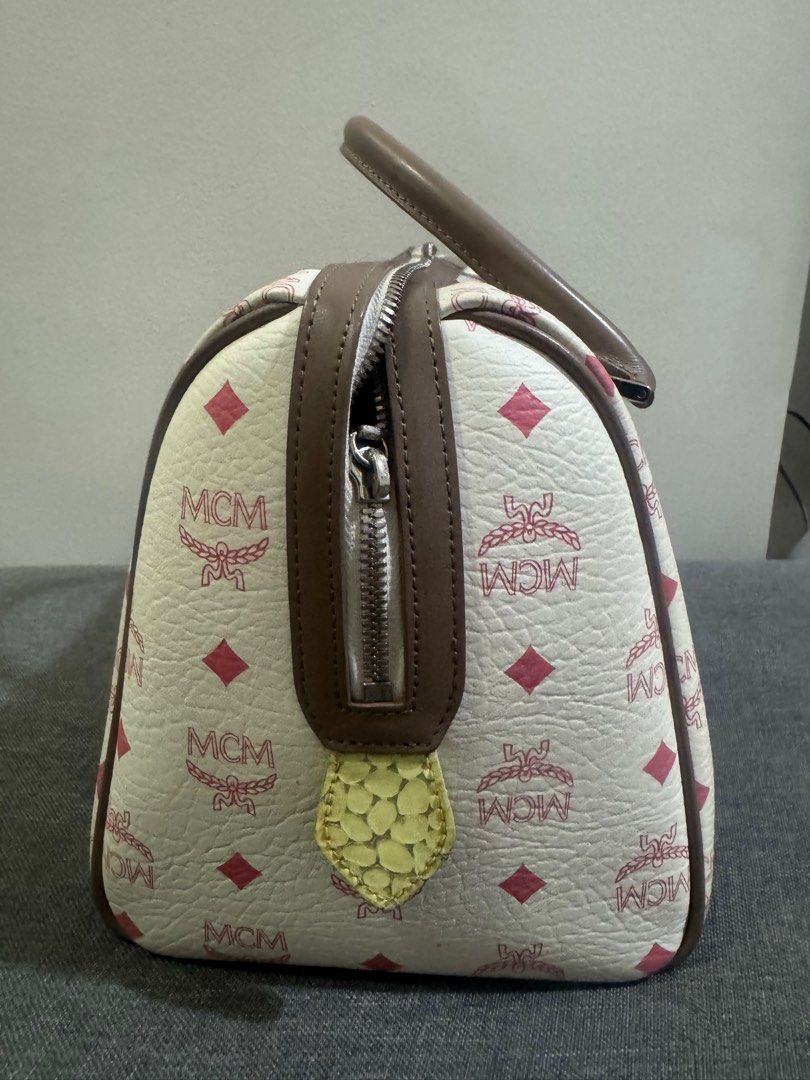 Original MCM Doctors Bag (Category: Luxury Bags & Wallets) located in Pasig City. Submitted by switbabyneth03 (Listing ID 1357277230, Image 2). Description: Slightly negotiable .