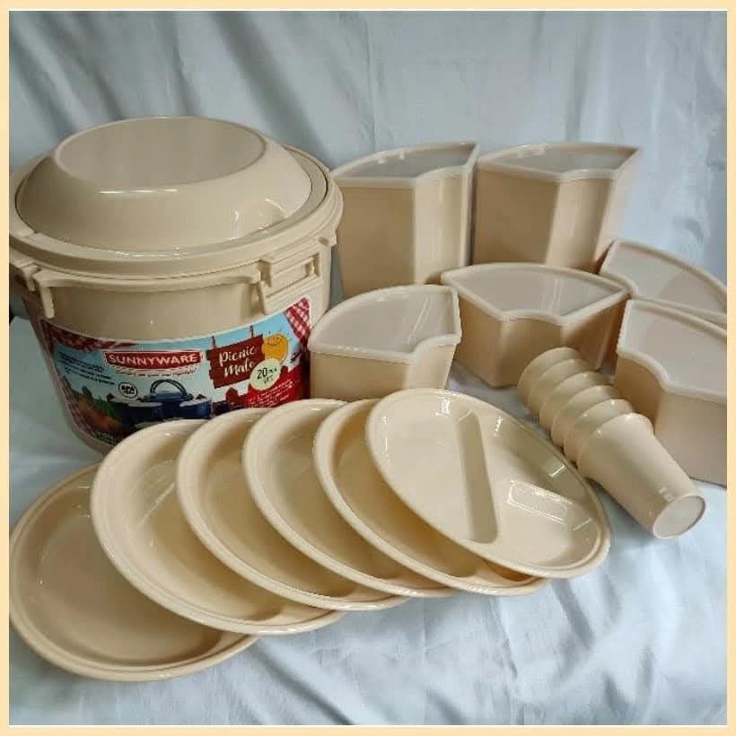 Picnic mate set (Category: Food Organization & Storage) located in Manila. Submitted by asstditems (Listing ID 1357197357, Image 3). Description: Same day delivery via Lalamove Location: Manila Mop: Cod/Gcash payment Pm for inquiries..