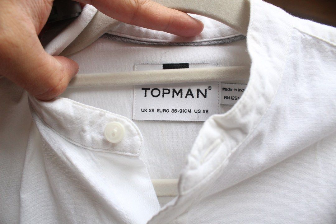 Plain White Polo (Category: Tshirts & Polo Shirts ) located in Paranaque City. Submitted by Judee (Listing ID 1357285369, Image 2). Description: FOR SALE Size: XS Note: with minimal visible yellowish stains (seen in most white colored clothing).