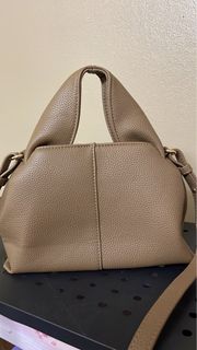 (Category: ) located in . Submitted by preloved2112 (Listing ID 1357394086, Image 1). Description: .