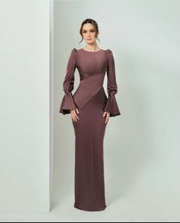 (Category: ) located in . Submitted by prelovedherwardrobe (Listing ID 1356709841, Image 1). Description: .