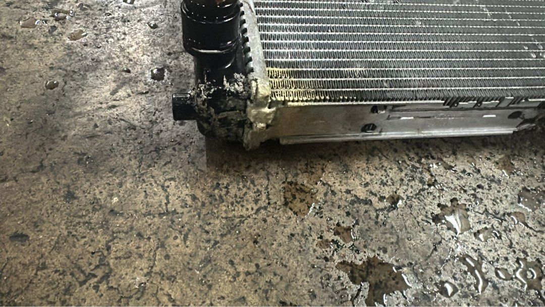 Replace radiator (Category: Engine) located in Singapore. Submitted by ecosportcaraircon (Listing ID 1357393157, Image 2). Description: Radiator leaking? Temperature high? All model welcome ✨One year warranty provided✨ ‼️No hidden charges‼️No checking charges‼️ 💥Best Price In Singapore💥 1. When Should You Replace the Radiator? You may need to replace the radiator if you notice the following signs: • Engine Overheating: The temperature gauge ris