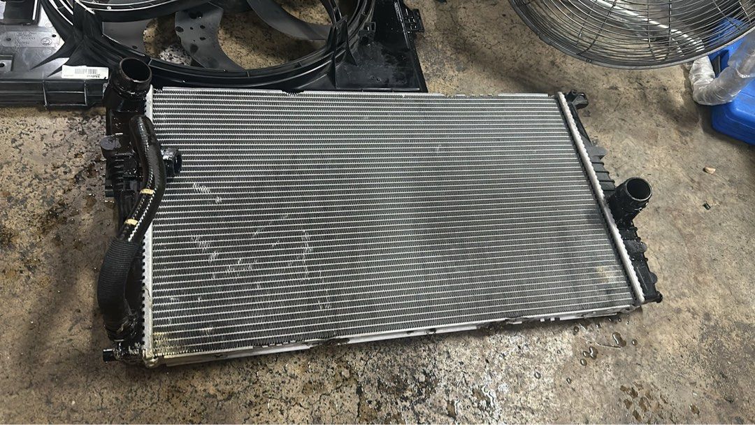 Replace radiator (Category: Engine) located in Singapore. Submitted by ecosportcaraircon (Listing ID 1357393157, Image 1). Description: Radiator leaking? Temperature high? All model welcome ✨One year warranty provided✨ ‼️No hidden charges‼️No checking charges‼️ 💥Best Price In Singapore💥 1. When Should You Replace the Radiator? You may need to replace the radiator if you notice the following signs: • Engine Overheating: The temperature gauge ris