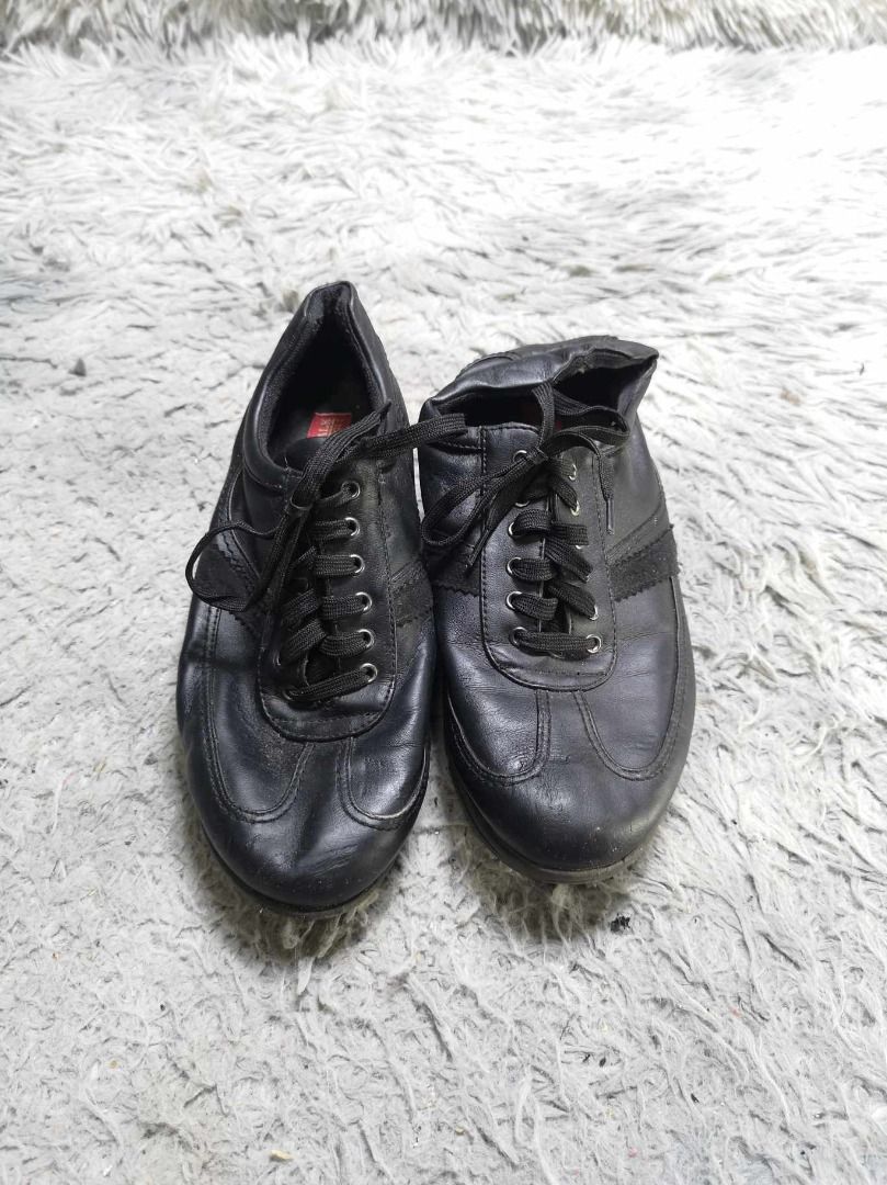Round toe Leather Low top Sneaker (Category: Sneakers) located in Santa Cruz. Submitted by jmy_surplus.2 (Listing ID 1357305405, Image 1). Description: Size ; 22.5cm Color ; Black Type ; Sneaker Brand ; No Brand Material ; Leather Style ; Black Leather low Top Sneaker MY 24 JMY 4.