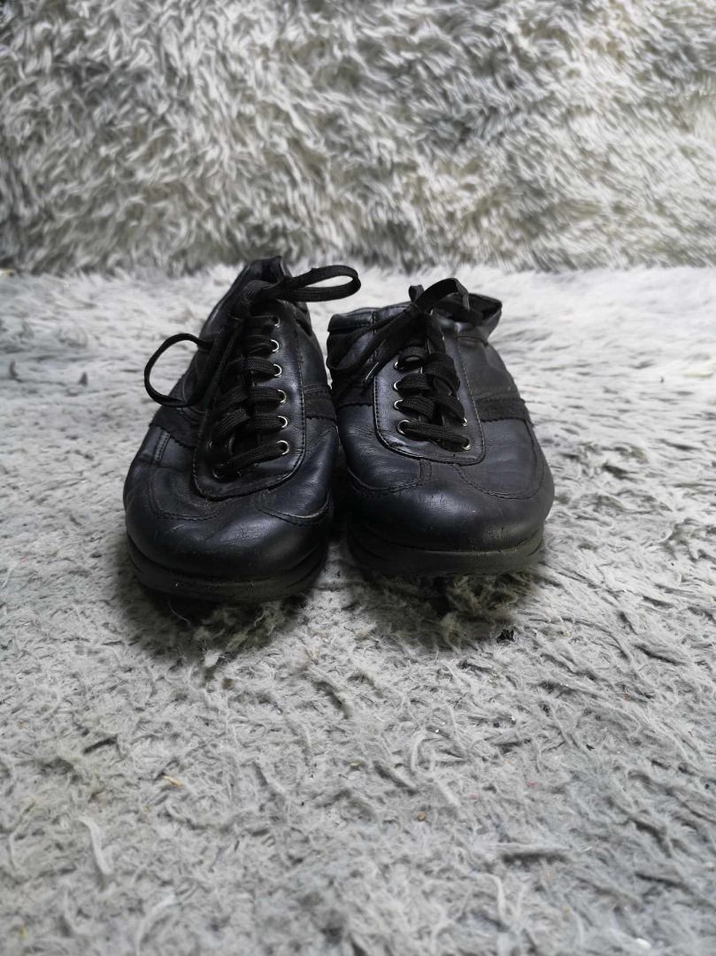 Round toe Leather Low top Sneaker (Category: Sneakers) located in Santa Cruz. Submitted by jmy_surplus.2 (Listing ID 1357305405, Image 2). Description: Size ; 22.5cm Color ; Black Type ; Sneaker Brand ; No Brand Material ; Leather Style ; Black Leather low Top Sneaker MY 24 JMY 4.