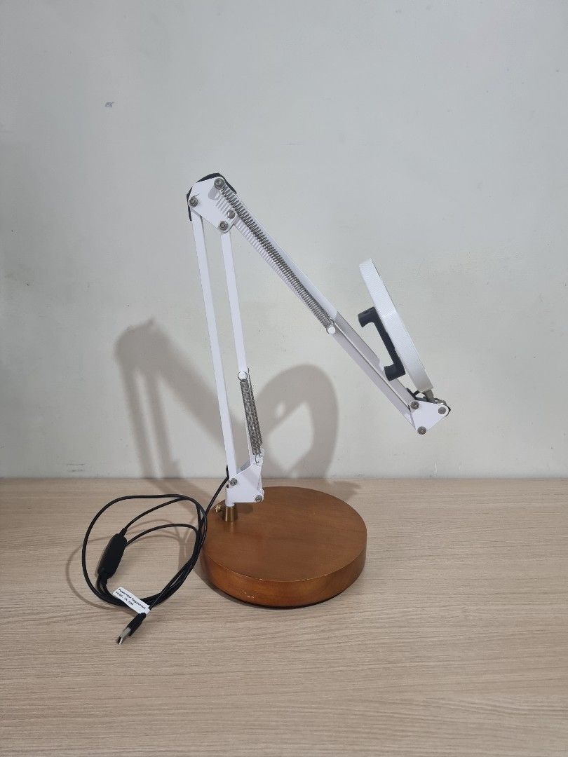 Shop Canvas Co. Ringlight Stand (Category: Lighting) located in Cebu City. Submitted by ohpetite (Listing ID 1357284603, Image 3). Description: • Bought for 12k in their store, yours for half the price • first payment basis • Talamban, Cebu City, Cebu.
