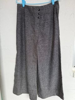 (Category: ) located in . Submitted by thebasicwardrobe (Listing ID 1357307512, Image 1). Description: .