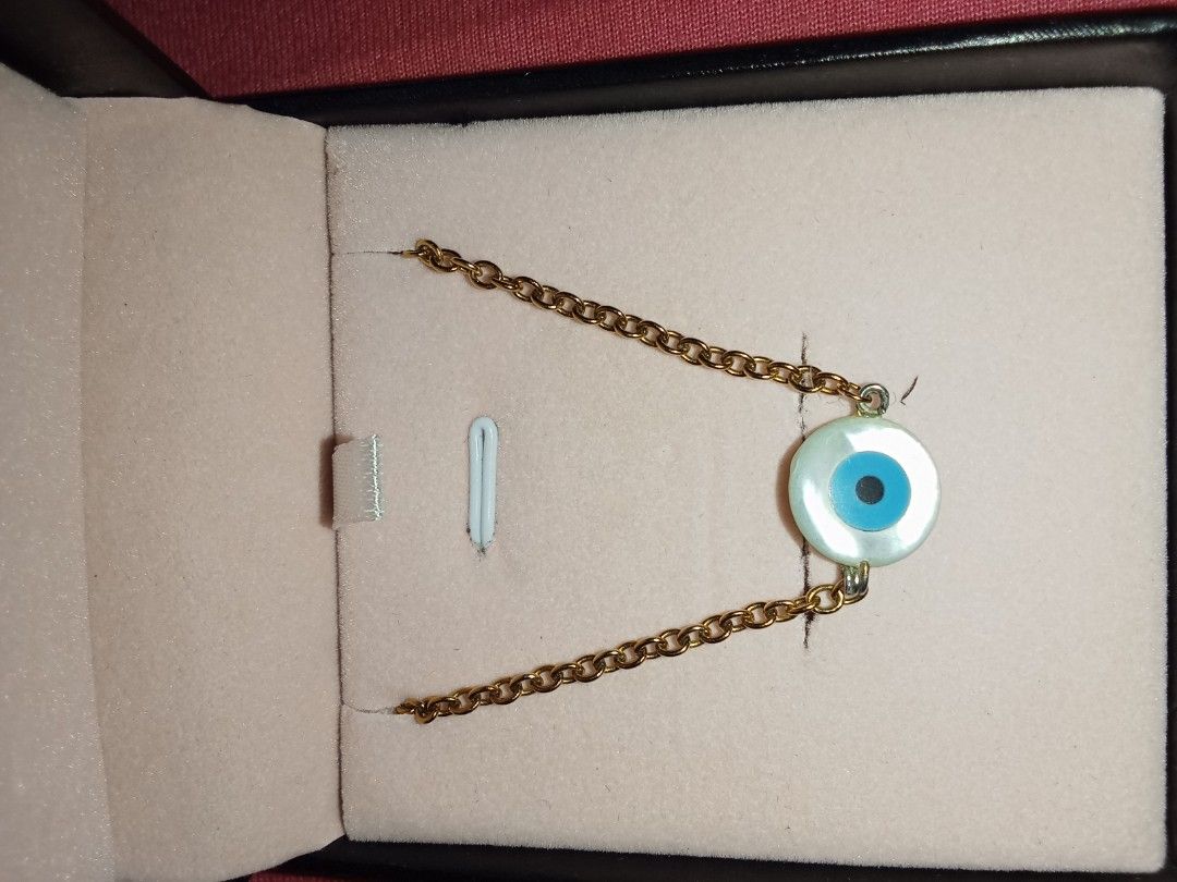 TALA by Kayla Evil Eye (chipped edge) (Category: Necklaces) located in Manila. Submitted by jamielynej15577 (Listing ID 1357289598, Image 3). Description: use once or twice. tapos tinago na sa box. may maliit na chipped part ung isang edge ng eye. this is bought from TALA by Kayla and hindi siya nangingitim kahit pagpawisan ka pa..