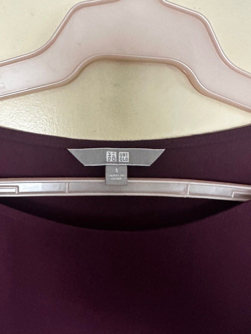 Uniqlo Long Sleeved Maroon Top (S) (Category: Blouses) located in Makati City. Submitted by thunderhippo (Listing ID 1357374897, Image 3). Description: .