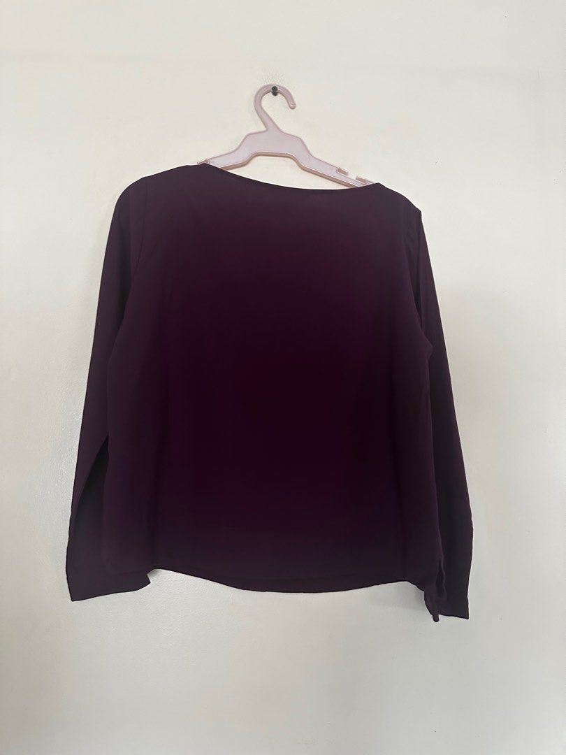 Uniqlo Long Sleeved Maroon Top (S) (Category: Blouses) located in Makati City. Submitted by thunderhippo (Listing ID 1357374897, Image 2). Description: .