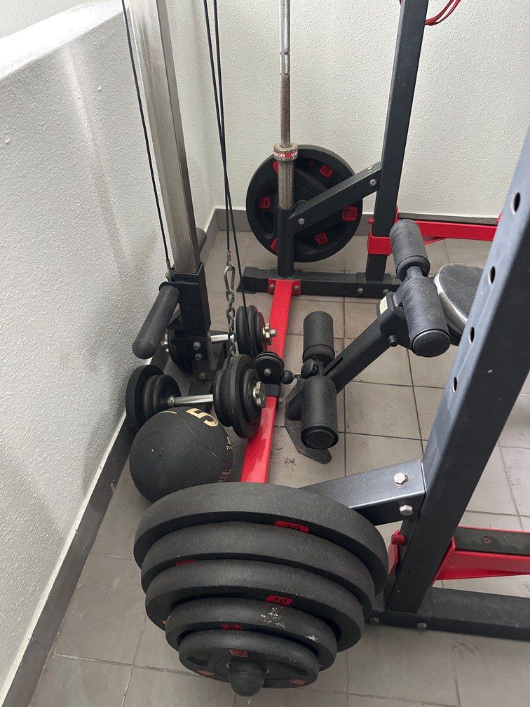 Weights set (Category: Weights & Dumbbells) located in Singapore. Submitted by i.xaac (Listing ID 1357243771, Image 2). Description: Settle own delivery PM me for more info.