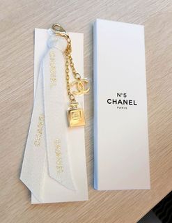 Latest Charm (CC LOGO + 3D Perfume Bottle)
~ Can be used as phone charm / handbag charm64213440649602110