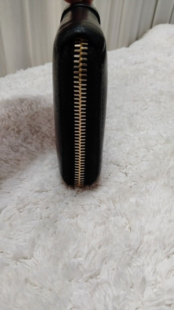 Authentic YSl wallet (Category: Luxury Bags & Wallets) located in Dasmarinas. Submitted by derliederr63522 (Listing ID 1361397977, Image 3). Description: 🔥Authentic ■ Saint Laurent Paris ■ Y Buckle/Accordion Zip Wallet/Black Leather/Gold/Round Zipper Long Wallet/622552 Product Description - Transaction Method Brand ■ Saint Laurent Paris Product Type ■ Y Buckle / Accordion Zip Wallet / Black Leather / Gold / Round Zipper Long Wallet Size: Approx 