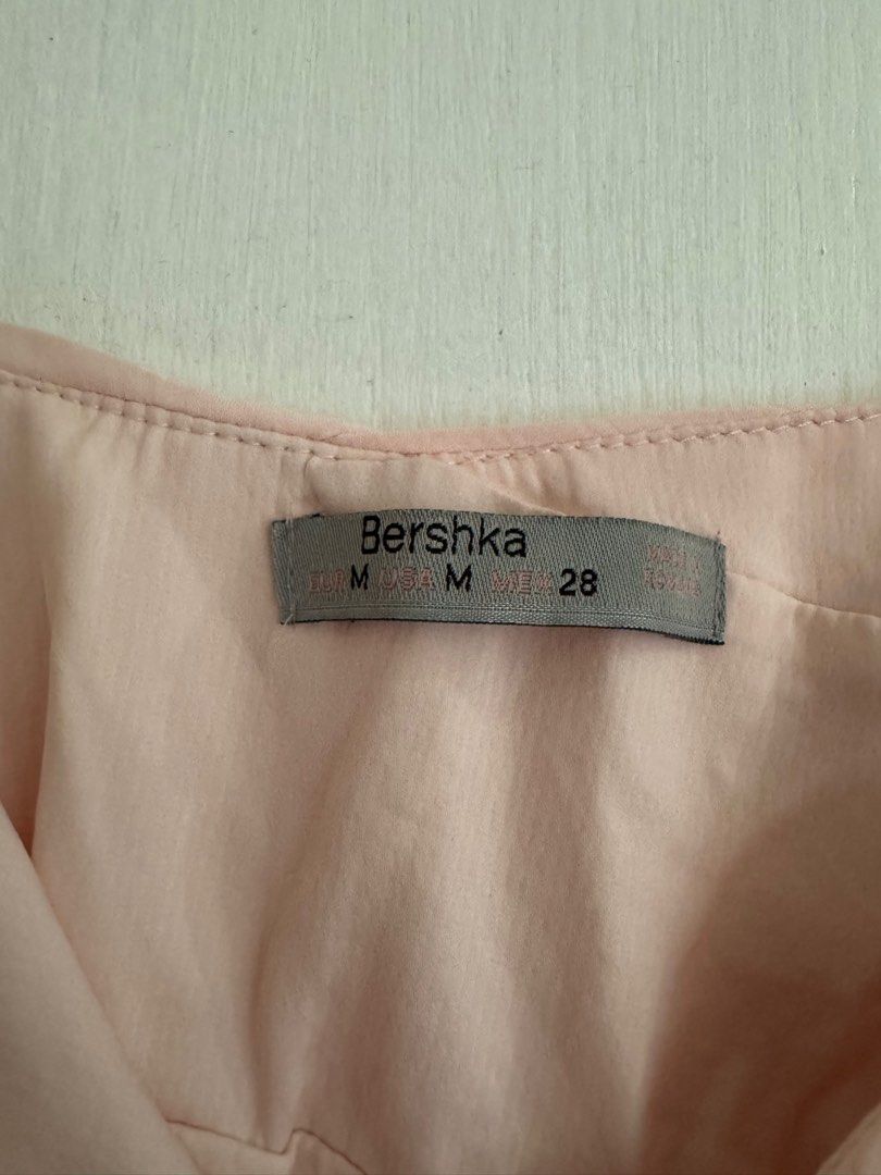 Bershka - Maxi Dress (Category: Dresses) located in Quezon City. Submitted by amiraploved (Listing ID 1361353978, Image 2). Description: color: baby pink material: chiffon (double layer) with slit on right side size: eur: M usa: M mex: 28 / MEDIUM (long) floor length dress.
