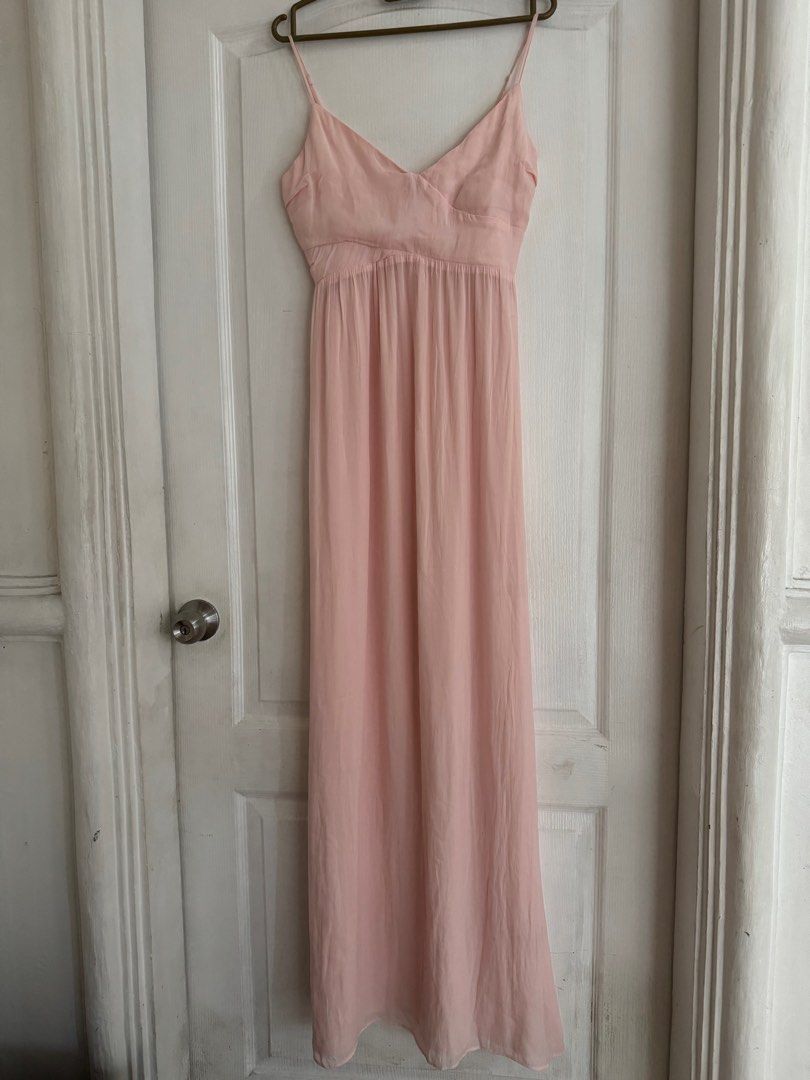 Bershka - Maxi Dress (Category: Dresses) located in Quezon City. Submitted by amiraploved (Listing ID 1361353978, Image 1). Description: color: baby pink material: chiffon (double layer) with slit on right side size: eur: M usa: M mex: 28 / MEDIUM (long) floor length dress.