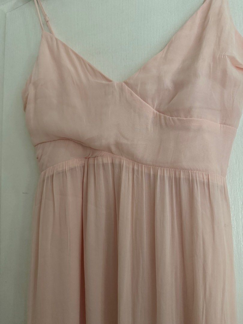 Bershka - Maxi Dress (Category: Dresses) located in Quezon City. Submitted by amiraploved (Listing ID 1361353978, Image 3). Description: color: baby pink material: chiffon (double layer) with slit on right side size: eur: M usa: M mex: 28 / MEDIUM (long) floor length dress.