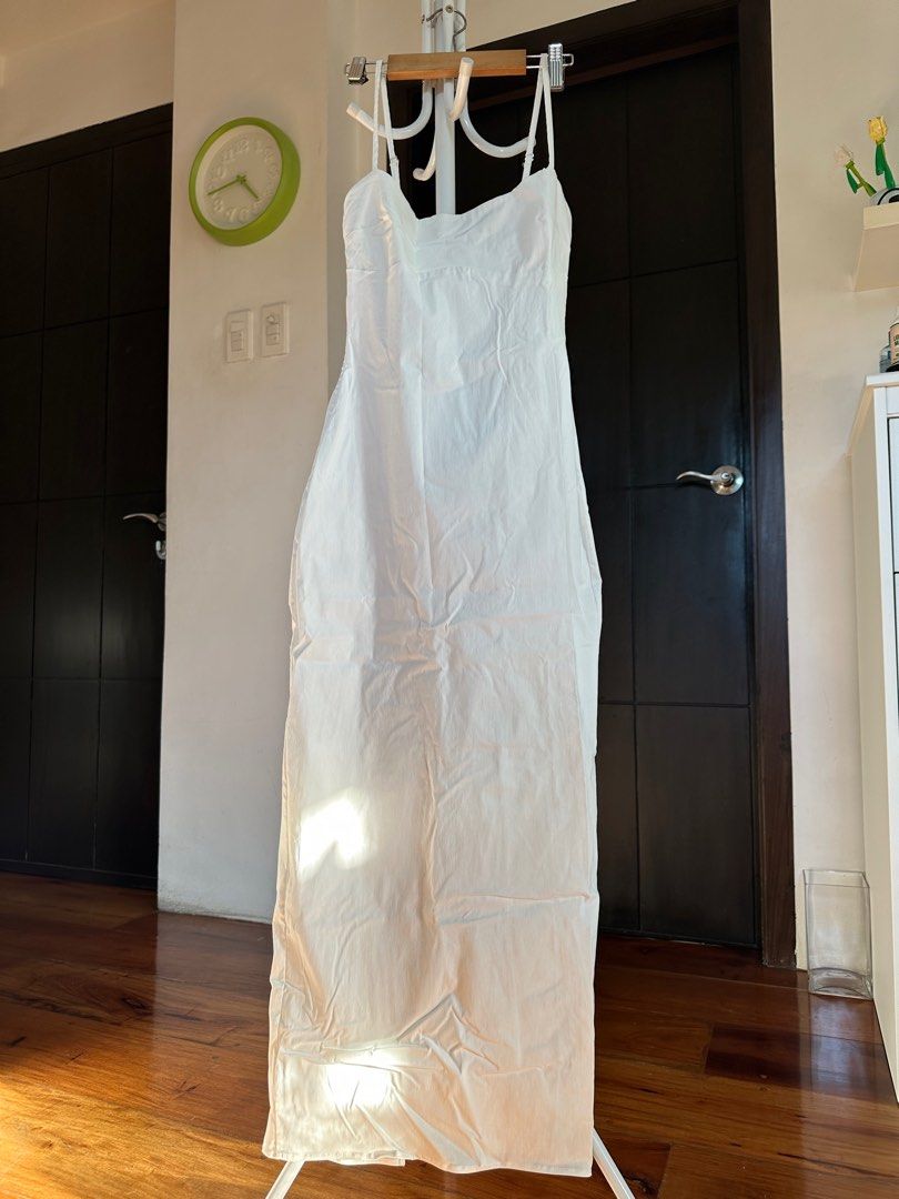 Bershka White Dress (Category: Dresses) located in Quezon City. Submitted by inesmiim (Listing ID 1361427759, Image 2). Description: RFS: Too big for me! I'm an XS Nice cut and length Bought for ₱3k.