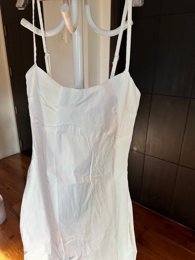 Bershka White Dress (Category: Dresses) located in Quezon City. Submitted by inesmiim (Listing ID 1361427759, Image 1). Description: RFS: Too big for me! I'm an XS Nice cut and length Bought for ₱3k.