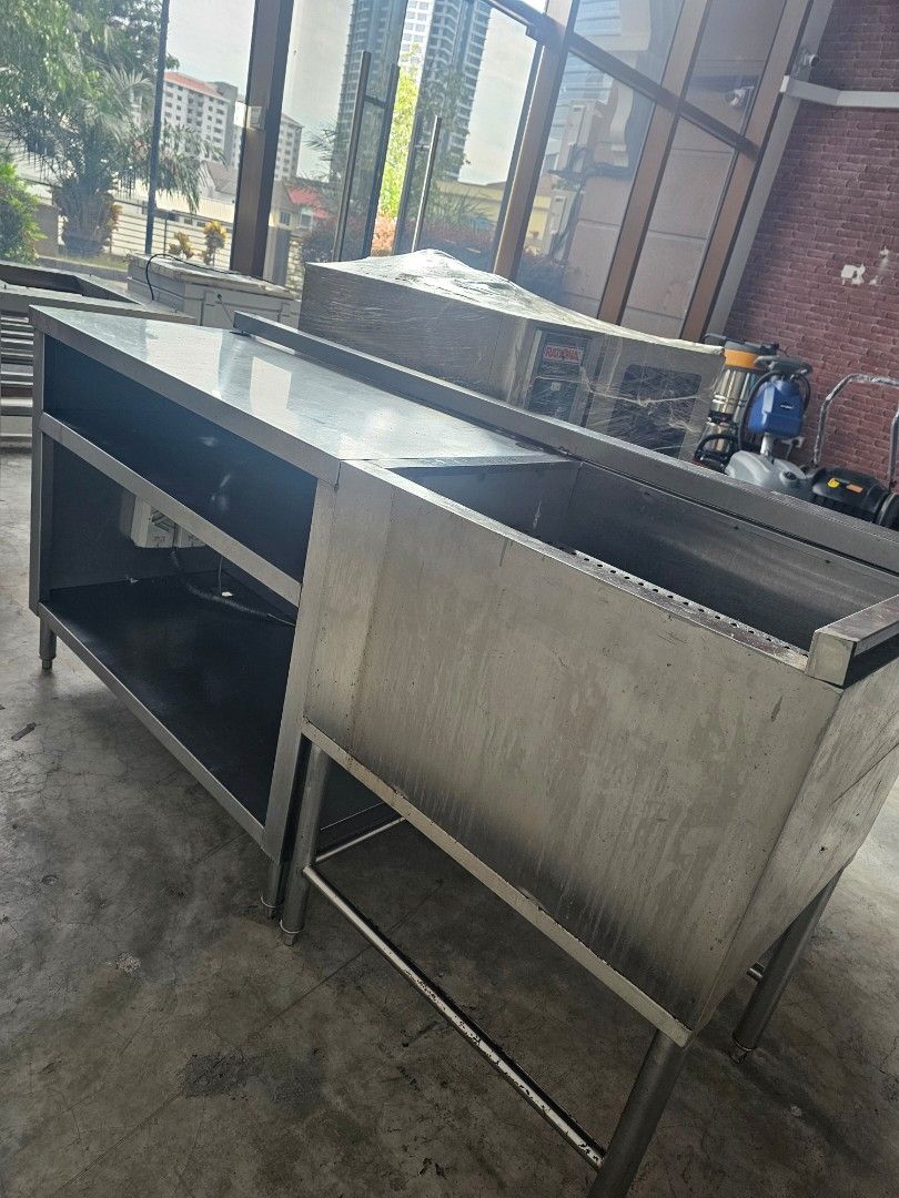 Cashier counter with beverage display (Category: Shelves, Cabinets & Racks) located in Petaling Jaya. Submitted by chemnitz (Listing ID 1361106078, Image 3). Description: Cashier counter with beverage display 173w x 56w x 86h RM300 pick up at kelana jaya PJ.