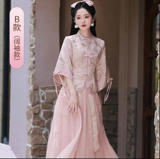 (Category: ) located in . Submitted by pearwardrobe (Listing ID 1361489177, Image 1). Description: .