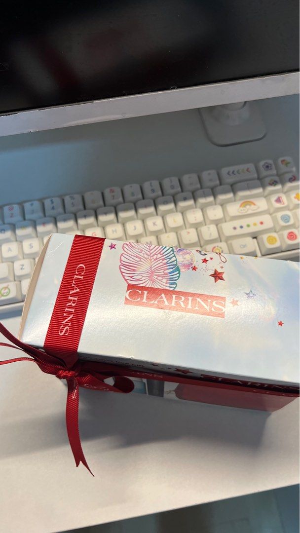 Clarins Eye Lifting Gift Set (New) (Category: Face Care) located in Manila. Submitted by jinslovehandles (Listing ID 1361427634, Image 3). Description: Originally bought for 5k. Please see picture with some discoloration on the red part of the box. Products have never been used and are brand new..