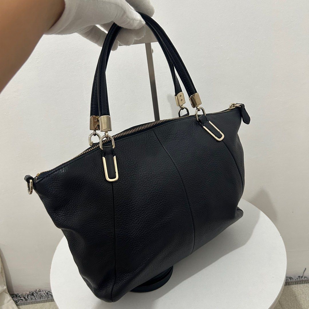 Coach Kelsey Satchel (Category: Luxury Bags & Wallets) located in Quezon City. Submitted by luxurybyluci (Listing ID 1361488056, Image 3). Description: Coach Kelsey Satchel 2way Good Condition Pebbled Leather Authentic .