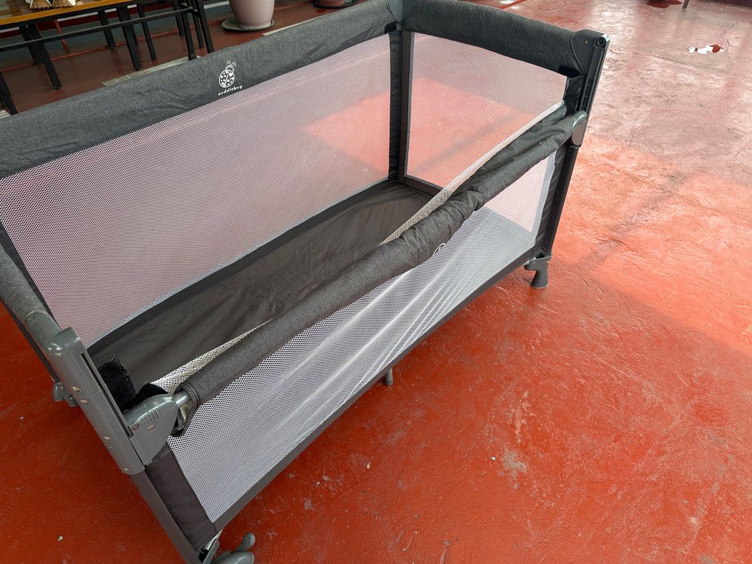Cuddlebug co - sleeper (Category: Cots & Cribs) located in Manila. Submitted by camilleandmore (Listing ID 1361360595, Image 2). Description: Cuddelbug co-sleeper. Inclusions: 1 x Foam 2 x covers (mattress cover + 2 bolster and pillow case) .