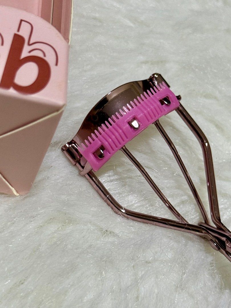 Curl lash (Category: Face Care) located in Taguig. Submitted by cathtorre21 (Listing ID 1361434884, Image 2). Description: Brand New O.TWO.O Curl Lash.