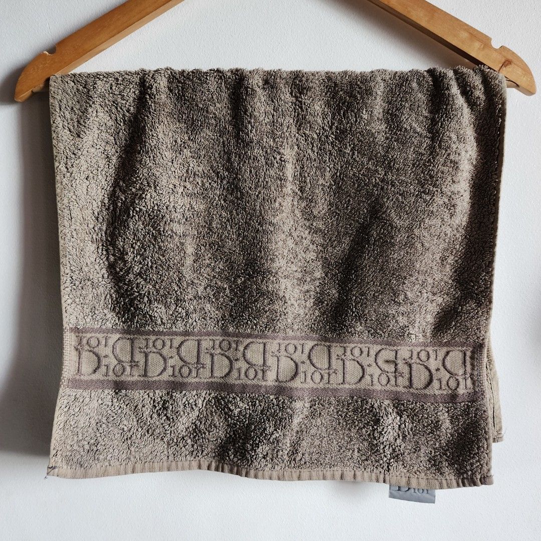Dior Face Towel Gray (Category: Towels, Napkins & Holders) located in Meycauayan. Submitted by MP_Shop (Listing ID 1361357000, Image 1). Description: Dior Face Towel Gray Size: 16W" x 28L" 250 plus sf Loc: Meycauayan Bulacan Shipping: J&T Mop: GCASH.