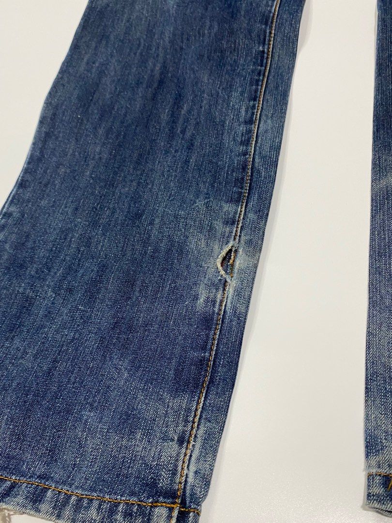 Evisu Embroidered Seagull (off) (Category: Jeans) located in Quezon City. Submitted by threadsunearthed (Listing ID 1361432724, Image 3). Description: Evisu Embroidered Seagull (off) Size on tag 30 Actual waist: 30 Length: 44.5 Hem: 7.8 •good condition •Washed •holes and distressing •Color rate: 8/10 ₱880.