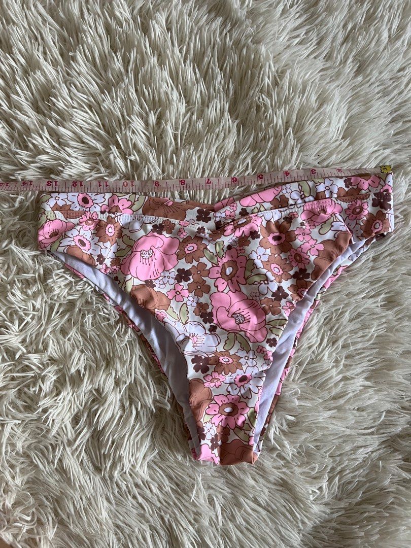 Floral Bikini Bottoms 3n1 (Category: Bikinis & Swimsuits) located in Pasay City. Submitted by sethsummer (Listing ID 1361354737, Image 2). Description: Floral #bikini bottoms #swimsuit #bathingsuit #swimwear #2pc Brand: H&M, black, xsmall on tag, washed but never used. Bought it at H&M MOA. Too small na for me Price: 100 Brand: BEACQS, pink floral, medium on tag.can fit to small. Brand new. Has pouched. RFS: wrong size Price: 80 Bra: color white 