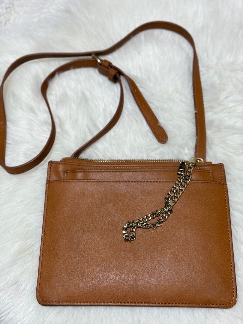 Forever 21 sling bag (Category: Cross-body Bags) located in Taguig. Submitted by cathtorre21 (Listing ID 1361434002, Image 2). Description: Brand New Genuine Forever 21 sling bag Color Brown.