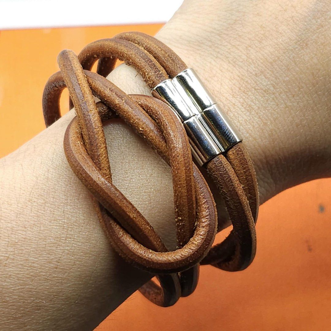 Hermes Hercule Choker/Bracelet (Category: Luxury Accessories) located in Manila. Submitted by mahaechn (Listing ID 1361481407, Image 3). Description: Hermès Hercule Choker/Bracelet ✨💼 Price: ₱8,000 ✅ Lightly used, in good condition 📦 Comes with box 👜 100% authentic 🚚 Delivery Options: • Meet-up (within Adamson/UST) • Lalamove/Grab (buyer shoulders the fee) Minimal signs of wear. Elegant and versatile—can be worn as a choker or bracelet. Perfe