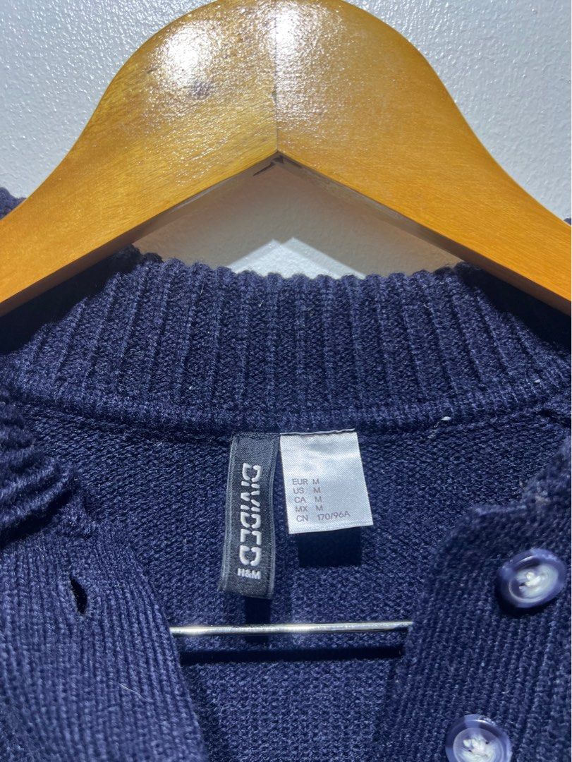 H&M Short Polo Jumper (Category: Coats, Jackets and Outerwear) located in Mandaluyong City. Submitted by big.belle (Listing ID 1361450642, Image 3). Description: Used only once Can fit to large.