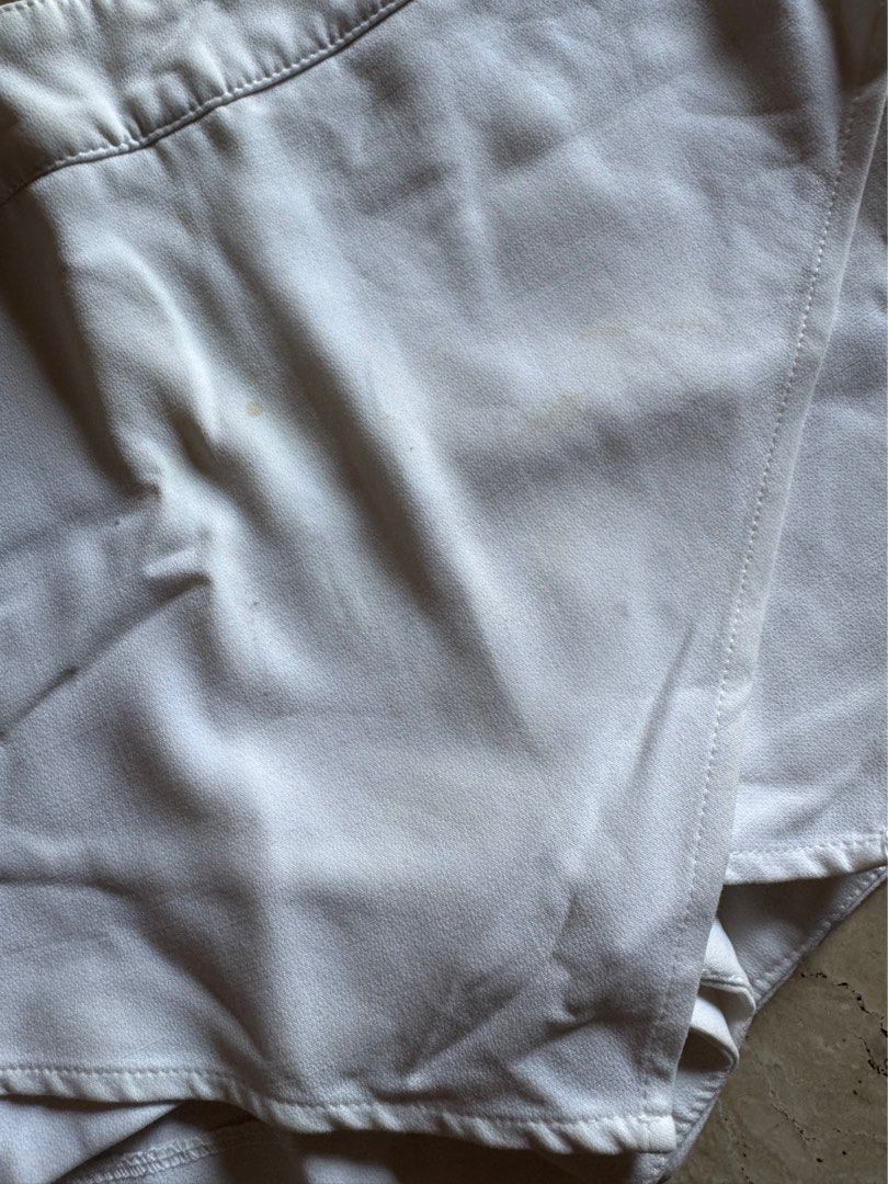 H&M White Skort (Category: Shorts) located in Quezon City. Submitted by prebys (Listing ID 1361407466, Image 2). Description: With visible stains, but washable.