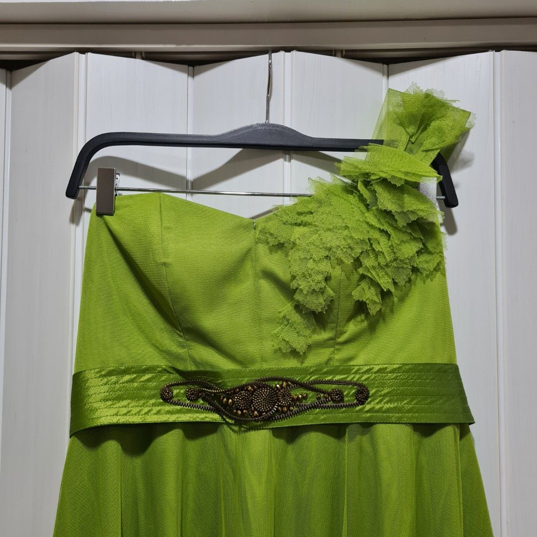 Joel Escober Moss Green Gown (Category: Evening dresses & gowns) located in Quezon City. Submitted by nicolebene (Listing ID 1361418944, Image 3). Description: -Joel Escober Custom Evening / Long / Formal Gown -Fits Medium-Large -One Shoulder - Shade: Moss Green - Used once for an event - No issues.