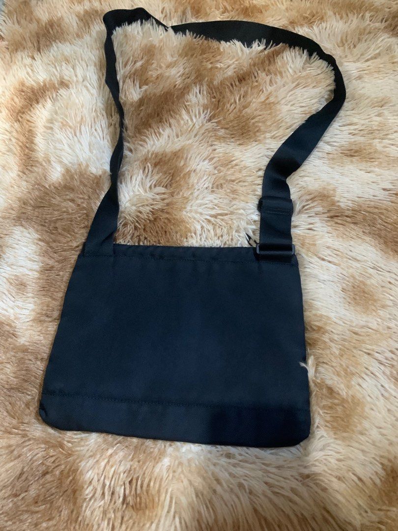 Kangol-Live Cross Bag (original) (Category: Sling Bags) located in Quezon City. Submitted by gamitnirod (Listing ID 1361479391, Image 2). Description: Brand: Kangol (Original) Color: Black Issue: NONE Other information: -Looks brand new -Durable -Spacious with multiple pockets -Kangol zippers -Adjustable straps -Kangol embroidered logo -Tags and hologram 📩 Please send a message for inquiry MoP: Gcash/Maya.