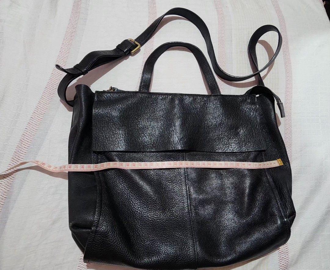 Little Farmers 2 way bag (Category: Shoulder Bags) located in Cebu City. Submitted by rhea20ph (Listing ID 1361356464, Image 1). Description: pre loved item genuine leather medium size 2 way design zipper closure minimal signs of wear price plus sf.