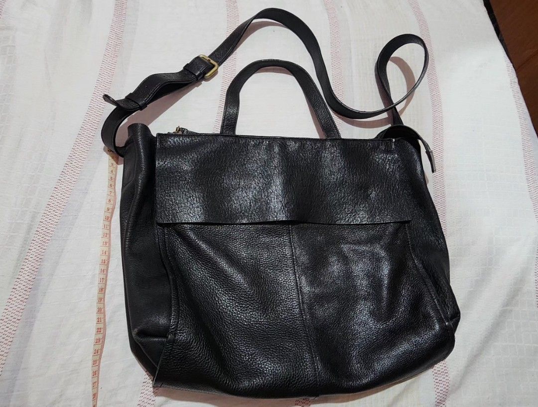 Little Farmers 2 way bag (Category: Shoulder Bags) located in Cebu City. Submitted by rhea20ph (Listing ID 1361356464, Image 2). Description: pre loved item genuine leather medium size 2 way design zipper closure minimal signs of wear price plus sf.