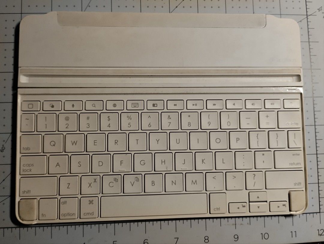 Logitech Ultra Thin Keyboard (Category: Computer Keyboard) located in Manila. Submitted by thecollectibleshop (Listing ID 1361366413, Image 1). Description: Selling a pre-owned but still in good condition Logitech Ultra Thin Keyboard for iPad Air 2. I am not sure if it's still working. #luvearth.