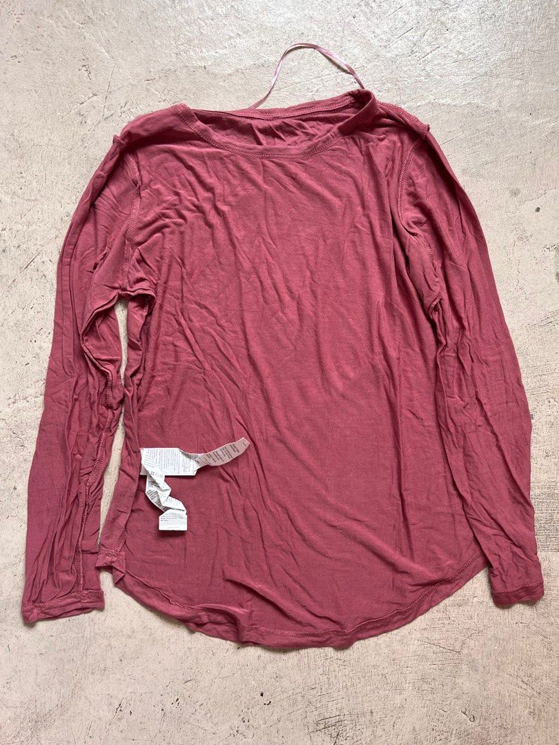 Longsleeve Bundle (7pcs) (Category: Longsleeves) located in Bulacan. Submitted by handlewithcaution (Listing ID 1361362985, Image 3). Description: 7 pcs mix of makapal and lightweight pangmalamig tops. Magaganda in person size small. If gusto retail not bundle pwede pero 150 each minimum of 2 para sulit naman ang shipping. RFS: Decluterring.