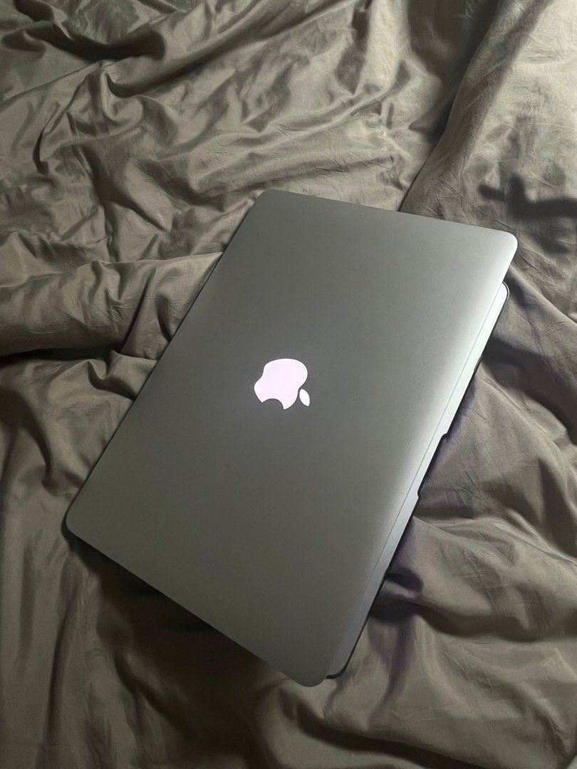 MacBook Air 2013 13” (Category: Laptops & Notebooks) located in Paranaque City. Submitted by nederlet (Listing ID 1361462736, Image 2). Description: MacBook Air 2013 13 inches 128gb Model A1466 Scheduled meet ups only.