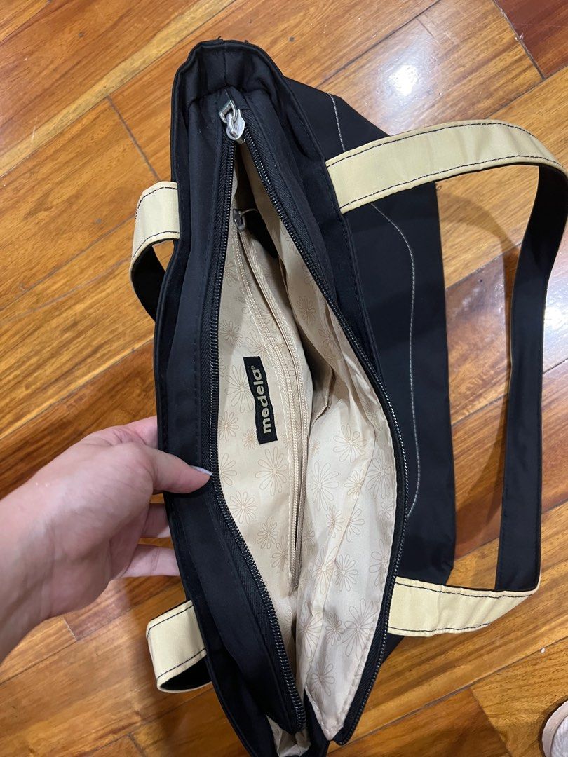 Medela Pump Bag (Category: Breastfeeding & Bottle Feeding) located in Quezon City. Submitted by liz.ty (Listing ID 1361411641, Image 2). Description: Insulated pump bag by Medela See zipper handle - photo 3 for flaws. Zipper works fine. Can be bundle with Medela Cooler bag with ice pack. .