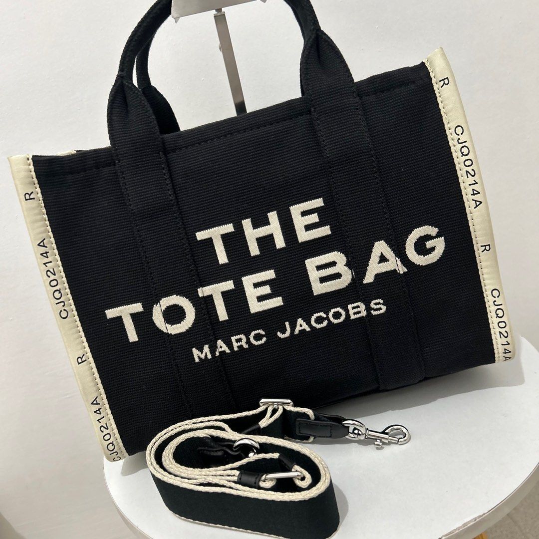 MJ - Marc Jacobs The Tote Bag Medium (Category: Luxury Bags & Wallets) located in Quezon City. Submitted by luxurybyluci (Listing ID 1361488325, Image 2). Description: Marc Jacobs The Tote Bag Medium Canvas Material Brandnew 100% Authentic.